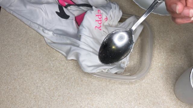 Как УБРАТЬ ЖЕЛТЫЕ ПЯТНА ОТ ПОТА и дезодоранта под мышками на белой одежде. Простой способ! смотреть онлайн