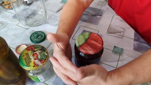 как открыть любую банку своими руками не повредив крышку. #лайфхаки