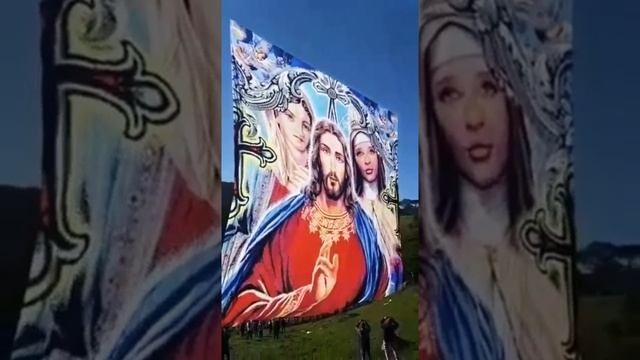 Воздушные шары поднимают в небо... #сидимдома #небо #полет #красота