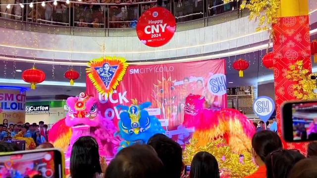 Lion Dance Performance at SM Iloilo City смотреть онлайн