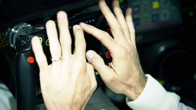 Timo Bernhard explains the Porsche 919 Hybrid смотреть онлайн