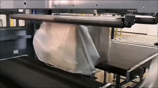 Упаковка продукции в стрейч-плёнку с укрыванием | Горизонтальный обмотчик ROBOPAC смотреть онлайн