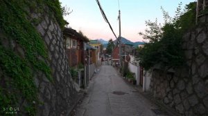 Downhill Walking Mountain in Seoul to the City