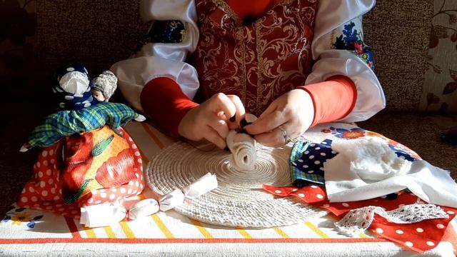 Традиционная народная кукла-Берегиня/Traditional folk doll - Bereginya смотреть онлайн