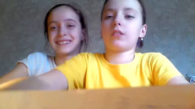 Играем с Аринкай в фанаты очень интересная игра и смешная😅😅Арина сума сошла😲😯 смотреть онлайн