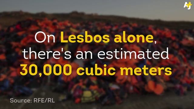 Рюкзаки для мигрантов из старых лодок и жилетов смотреть онлайн