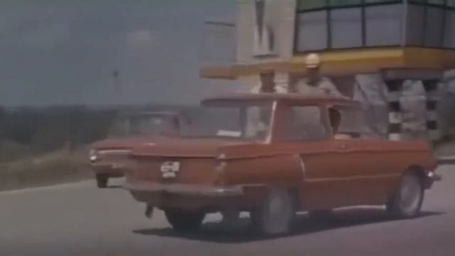 Летние сны (1972) - car chase scene смотреть онлайн