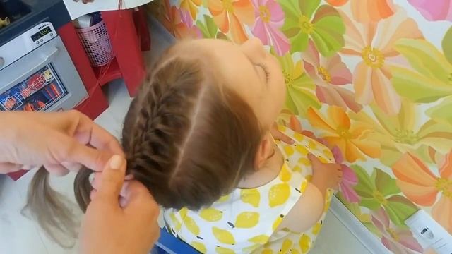 Простая прическа для девочки на каждый день смотреть онлайн