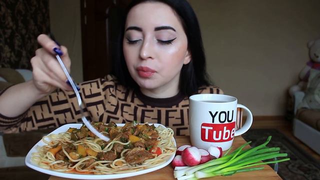 Уйгурский Лагман / Мукбанк Айка Эмилли 💗 смотреть онлайн