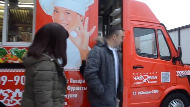 Россия: Қурилишдаги муҳожир қандай қилиб кўчма чойхона эгасига айланди?- BBC Uzbek смотреть онлайн