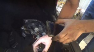 Как снять задний фонарь и поменять все лампы  Лада Приора.