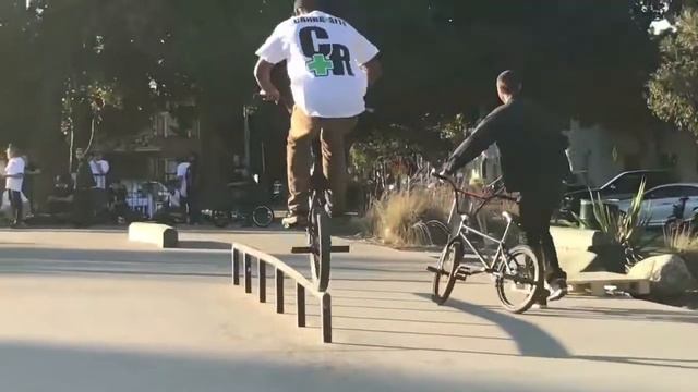 WOW BMX RIDER CATCHES FIRE !!! смотреть онлайн