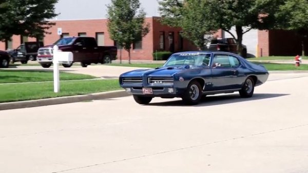 The 8 Greatest American Muscle Cars of ALL TIME