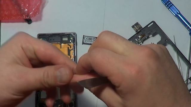 Sony Xperia Z1 разбираем в домашних условиях. Разборка, ремонт, замена экрана, смотрим, что в нутри смотреть онлайн