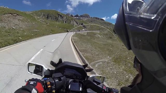 Nufenen Pass -- Suzuki AN650 Burgman Executive, with passenger смотреть онлайн