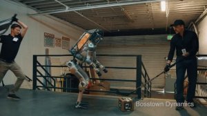 Издеваются над роботом, тяжелая работа робота, приколы с роботами 2019