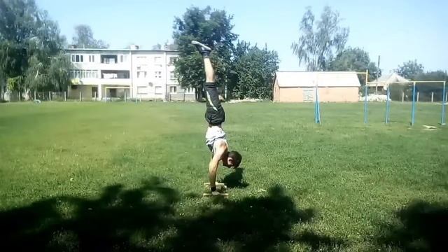 Отжимания в стойке на руках с уголком смотреть онлайн