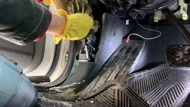 BMW X5 E70 35d FRM module removal смотреть онлайн