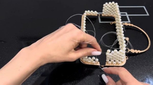 Мастер класс по плетению сумочки из бусин с фермуаром . Видео урок сумка с фермуаром