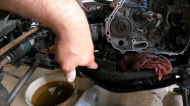 Suzuki LTA KingQuad 700 - 3 część, naprawa silnika смотреть онлайн