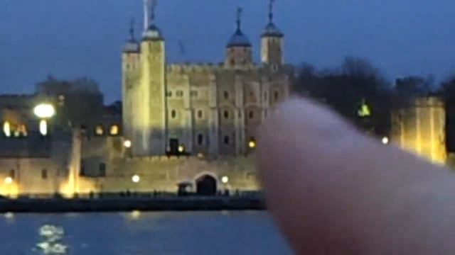 TOWER BRIDGE LONDON 18.12.12 - TWO RUSSIAN GIRLS смотреть онлайн