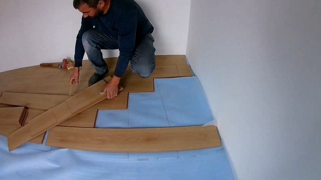 Tniyhouse eve parke nasıl döşenir. Bahce düzenlemesi. Parke döşeme nin Püf noktaları / DIY PART 9 смотреть онлайн