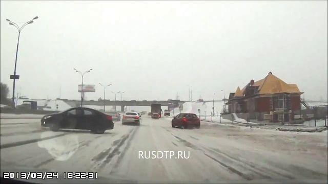 Solaris занесло на МКАД смотреть онлайн