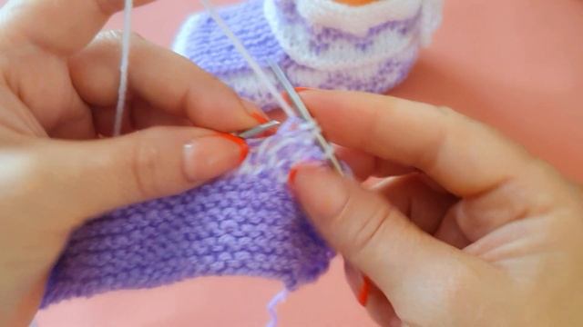 Любимым деткам Новые красивые пинетки спицами - длина подошвы 14-15 см. + схема узора смотреть онлайн