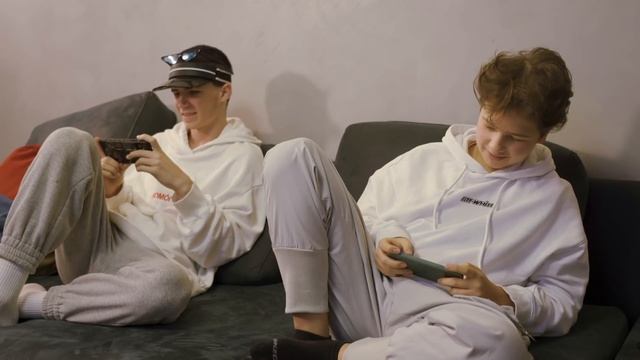 Я ЛЫСАЯ! ПОСТРИГЛАСЬ НАЛЫСО как Леон..Пранк над Леоном и ShenDi ?побрилась налысо Лиза Найс смотреть онлайн