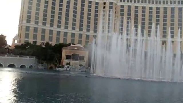 Поющие фонтаны Bellagio. День смотреть онлайн