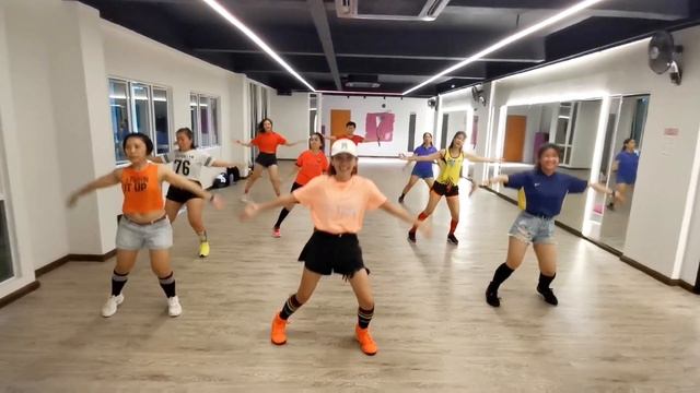 Zumba with ZIN Catherine | Arhbo - Gims, Ozuna and RedOne | FIFA World Cup Qatar 2022 смотреть онлайн