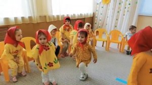 Весенний утренник "Как цыплята солнышко искали" в 1 младшей группе "Мультяшки".