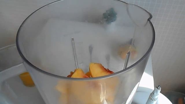 Персиковый коктейль (смузи) с бананом и нугой (грильяжем) Вкусный домашний коктейль смотреть онлайн