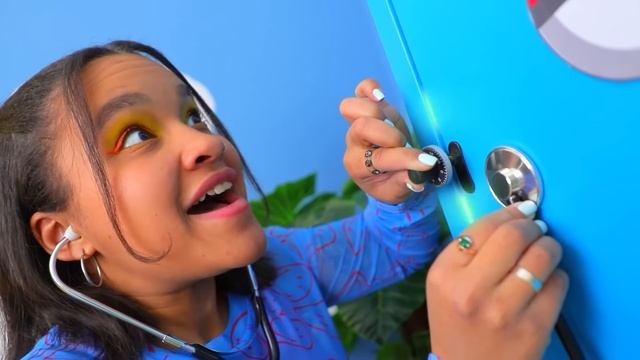 Hello Kitty пропала! Покемон против Hello Kitty! смотреть онлайн