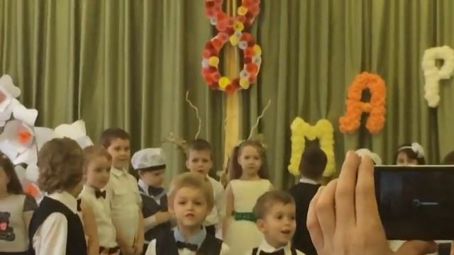 Детский сад. Сынок читает стишок. смотреть онлайн