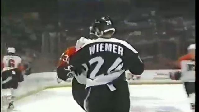 Philadelphia Flyers vs Tampa Bay Lightning - History rough stuff 4/25/96 смотреть онлайн
