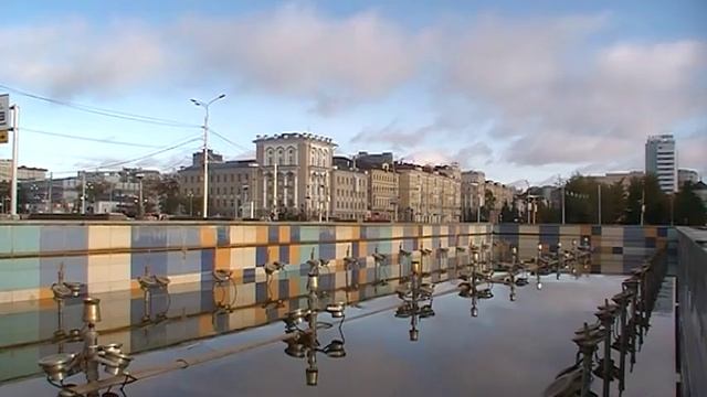 Неработающие осенью фонтаны в центре Казани смотреть онлайн