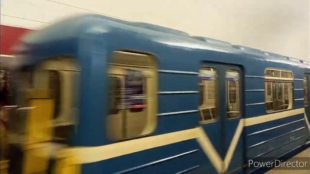 Состав 81-717.5п следует перегонкой на 5 линию,а уже потом оттуда на 4 линию(может он и на 5 едет) смотреть онлайн