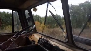 девушка весом 49кг  за рулем грузовика газ 66 весом 5200кг. Справится ли? Или кто кого?