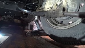 РЕМОНТ РЕНО.ЗАМЕНА ЗАДНИХ ПРУЖИН.ПРИВЕЗЛИ ДРОВА