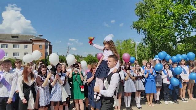 Последний звонок-2023 для выпускников Витебского района смотреть онлайн