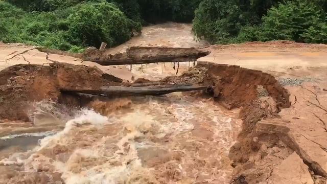 Сезон дождей в Камбодже - опасное время. The rainy season in Cambodia is a dangerous time. 24.07.19 смотреть онлайн