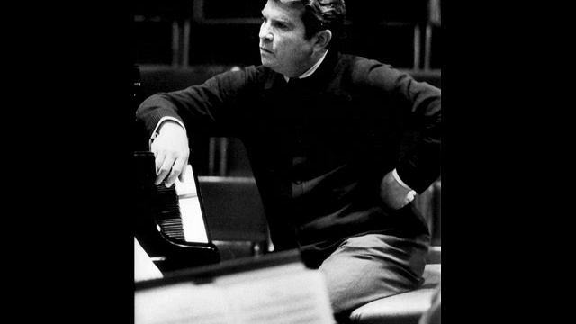Emil Gilels plays Mozart Variations in G Major K 455 смотреть онлайн