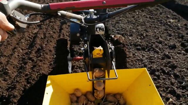 Вейма 900m-3 с картофелесажалкой. смотреть онлайн