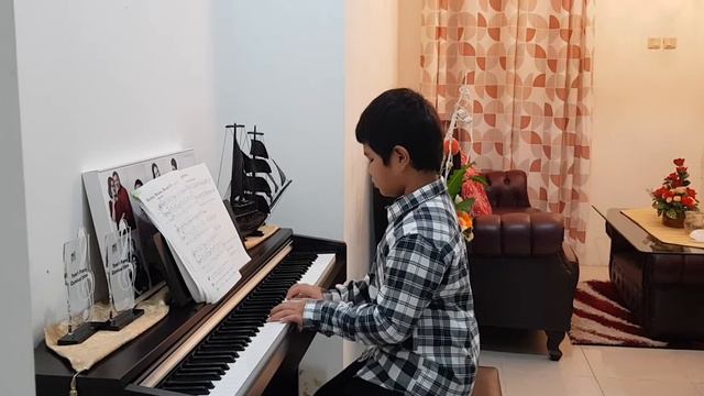 Buzz buzz buzz - Pianoforte 2 смотреть онлайн