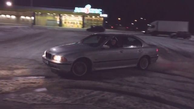 Рисуем бублики BMW e39 смотреть онлайн