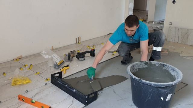 Укладка керамогранита на тёплый пол 600×1200 93м3 своими руками 2-часть. Сколько стоит?! смотреть онлайн