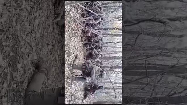 Наши парни штурмовики молятся перед боем. смотреть онлайн