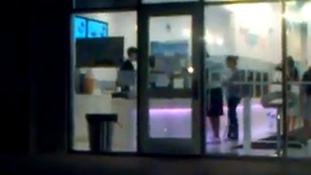 Interracial Couple - Black Guy Makes Girlfriend Pay смотреть онлайн