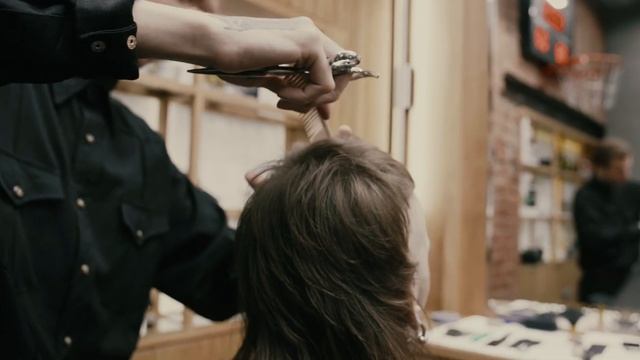 Стрижка маллет от старшего мастера Олега смотреть онлайн